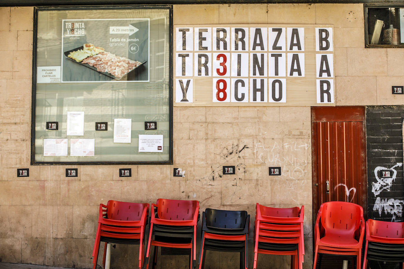 Controles a la entrada y salida de la ciudad riojabajeña, que ha vuelto a un punto entre la fase 1 y 2 para intentarcontener la epidemia