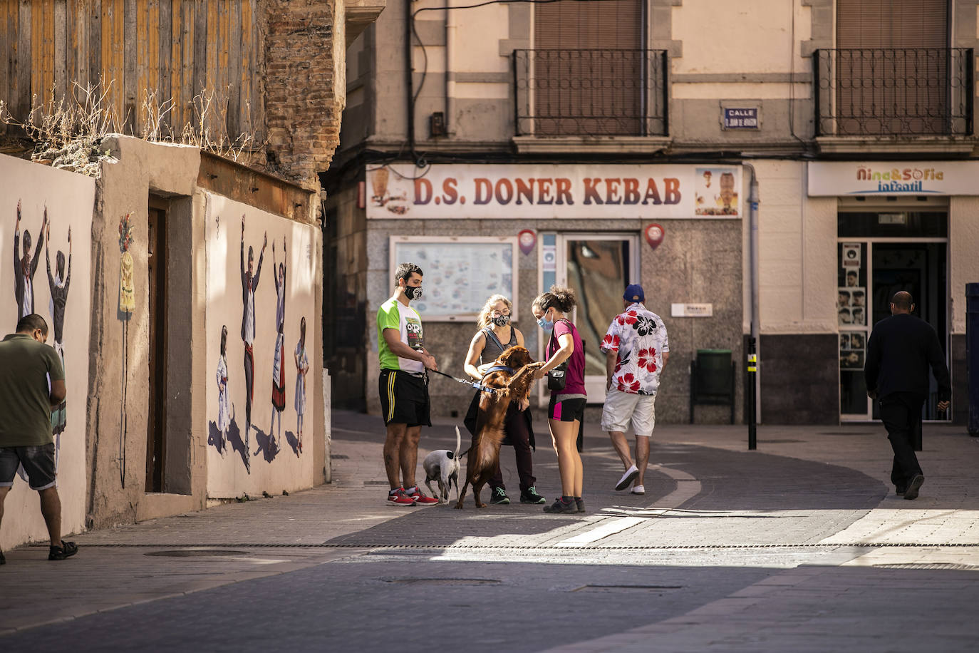 Controles a la entrada y salida de la ciudad riojabajeña, que ha vuelto a un punto entre la fase 1 y 2 para intentarcontener la epidemia