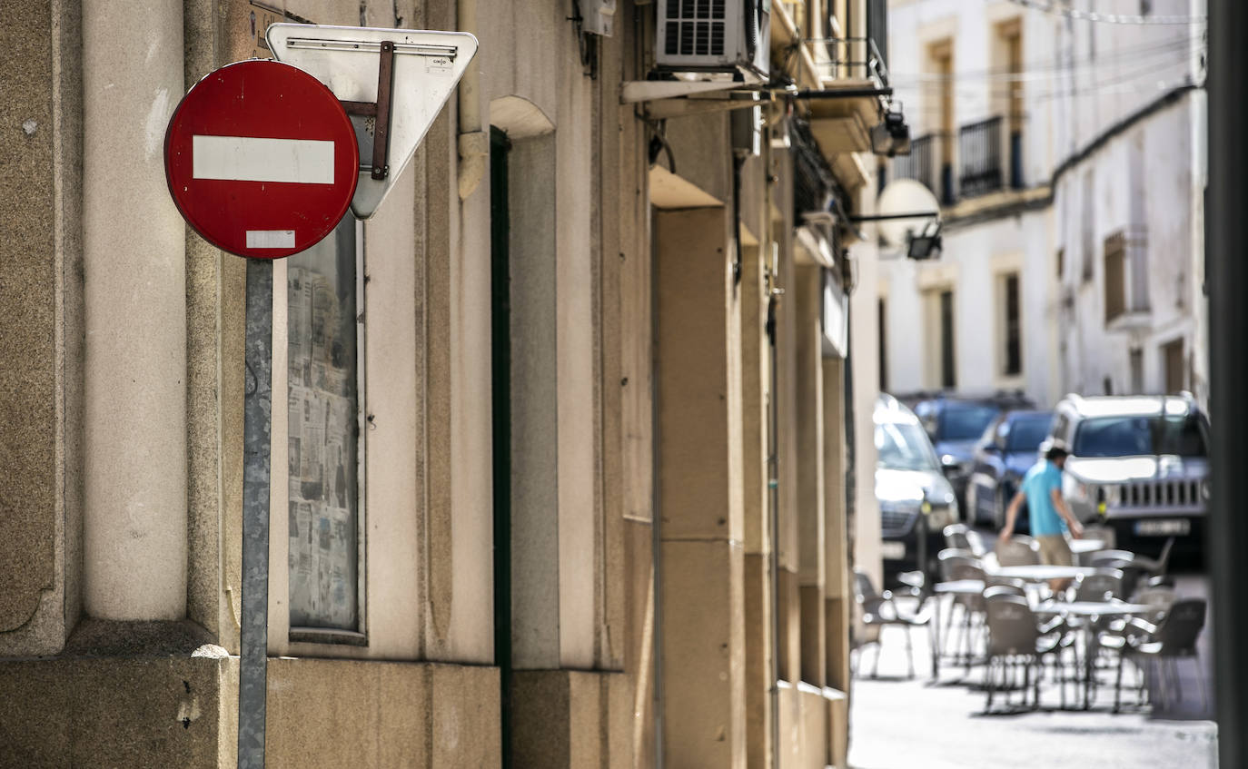 Controles a la entrada y salida de la ciudad riojabajeña, que ha vuelto a un punto entre la fase 1 y 2 para intentarcontener la epidemia