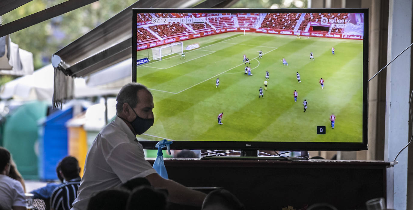 Fotos: La Rioja anima a la UDL en su debut liguero