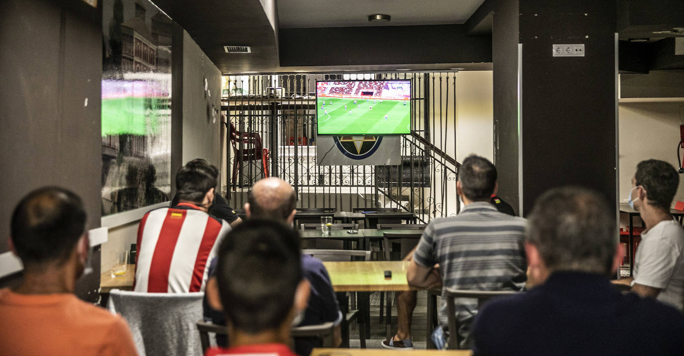 Fotos: La Rioja anima a la UDL en su debut liguero