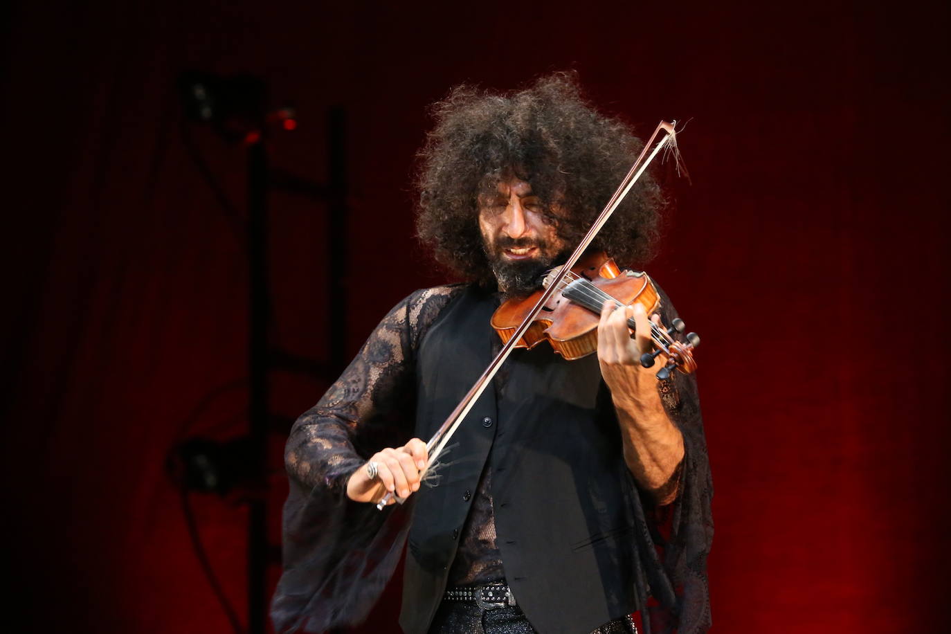 El violinista de origen libanés Ara Malikian cerró anoche en Riojafórum el minifestival 'Rioja en Vivo'.