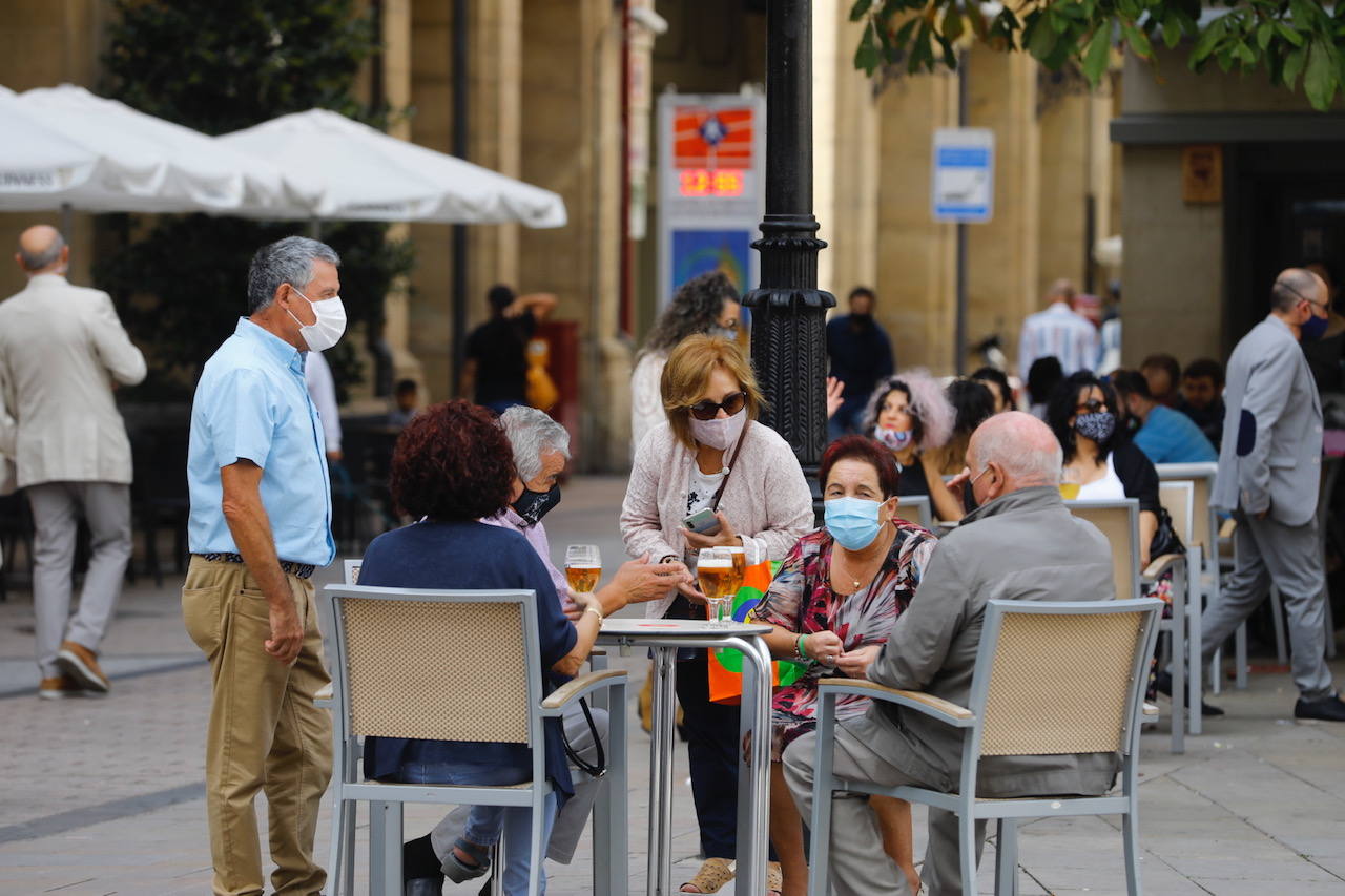 Comercios cerrados, bares a medias, algún pañuelo... Así están este día de San Mateo las calles de Logroño.