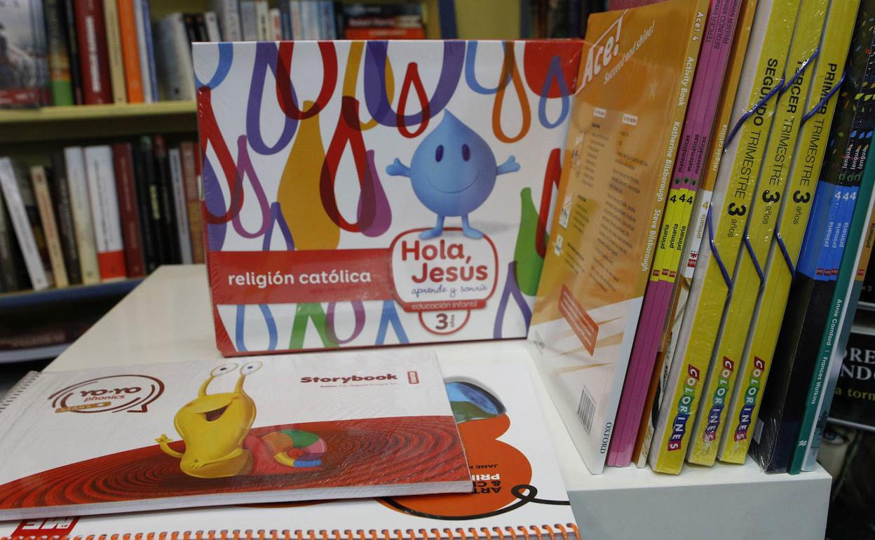 Cáritas habilita un teléfono para peticiones de ayudas a libros de texto