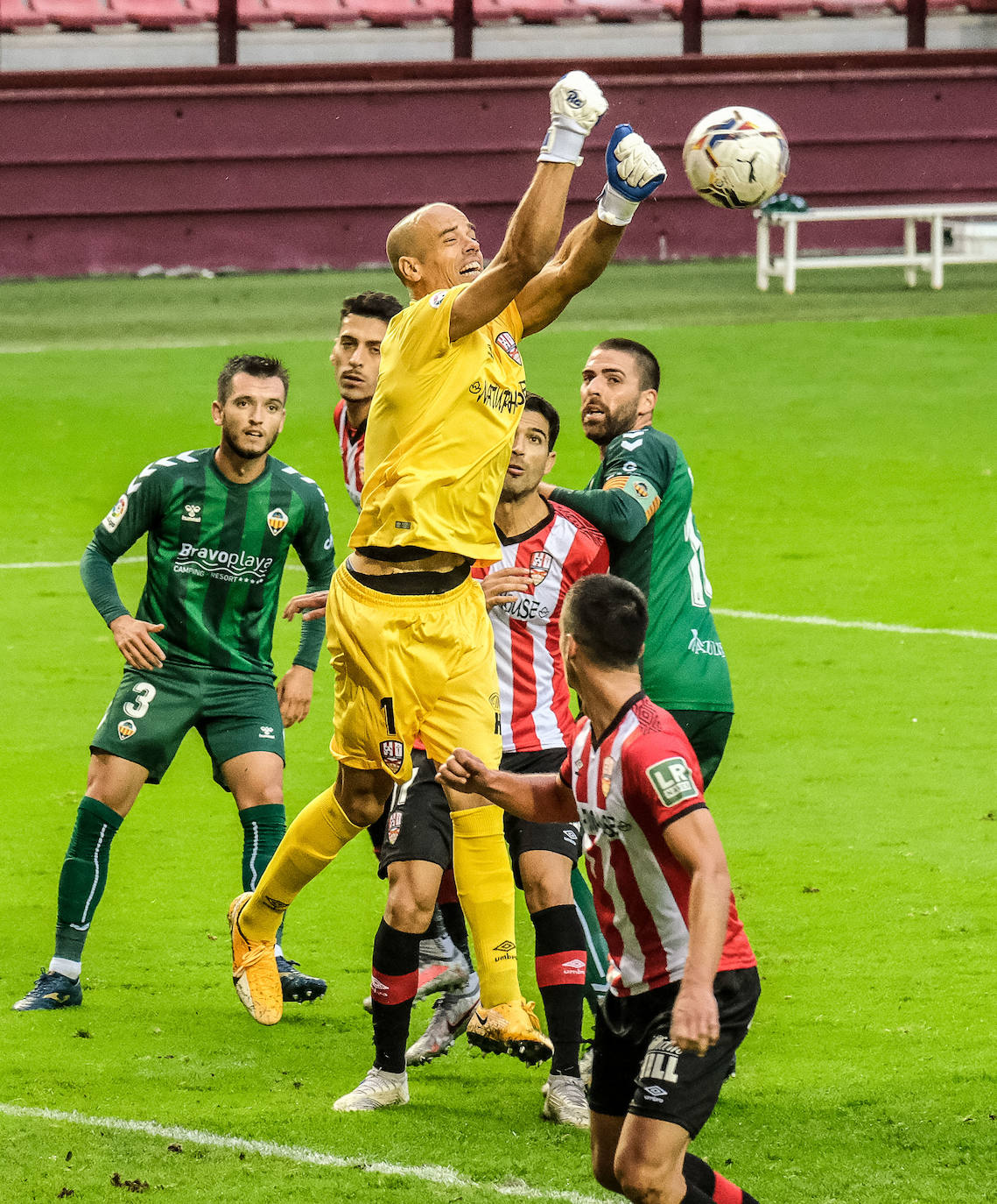 Los blanquirrojos han salvado un punto gracias a un tanto de Roni en el tiempo añadido