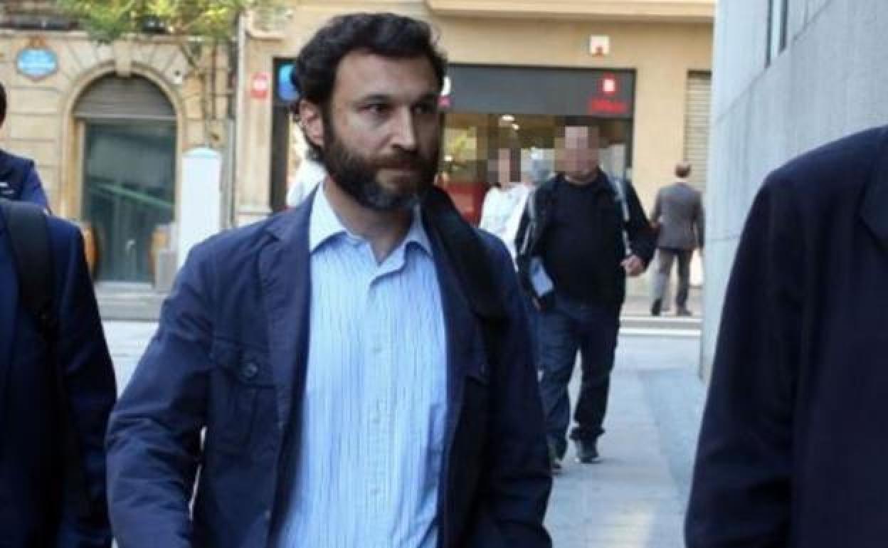 El exprofesor de Gaztelueta, a su llegada a los juzgados durante una sesión del juicio.