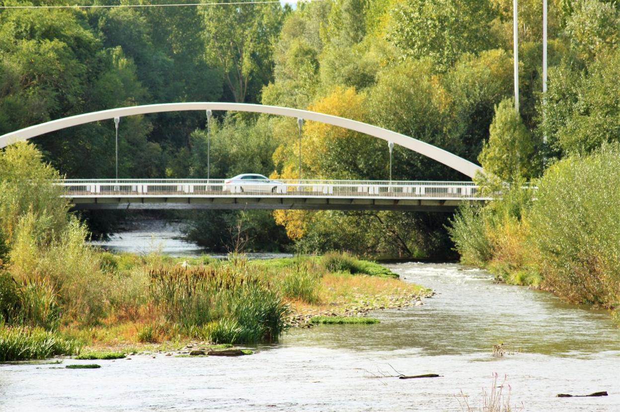 Puente de los soldados sobre el río Najerilla, en pleno casco urbano de la ciudad de Nájera. 