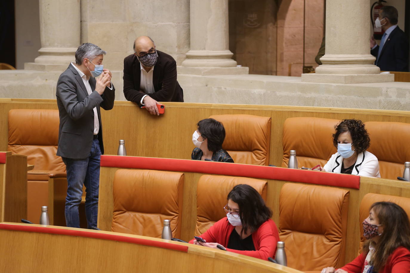 Celebración del pleno de septiembre en el Parlamento riojano.