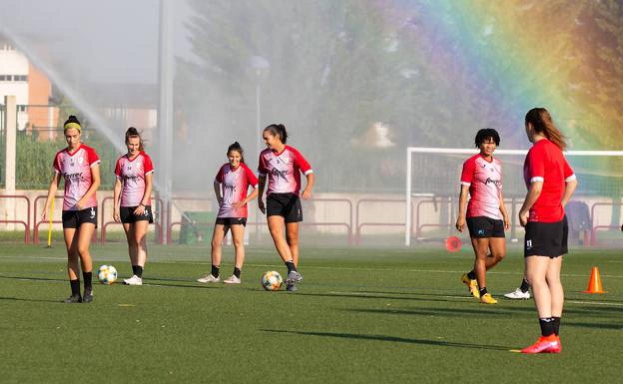 Las jugadoras del EDF Logroño, en un entrenamiento.