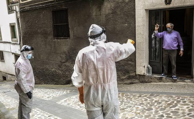 Imagen principal - Coronavirus en La Rioja: Torrecilla, confinados por voluntad propia