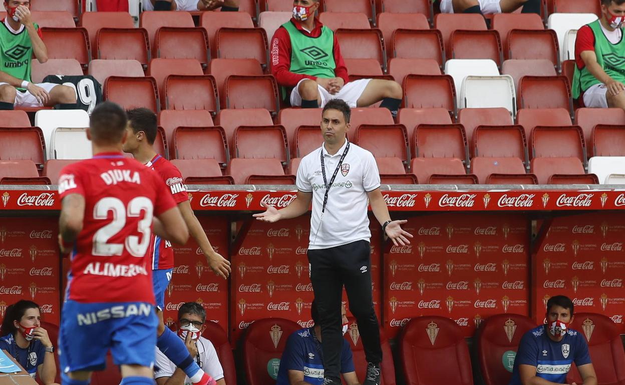 Sergio Rodríguez da instrucciones en el primer partido de liga.