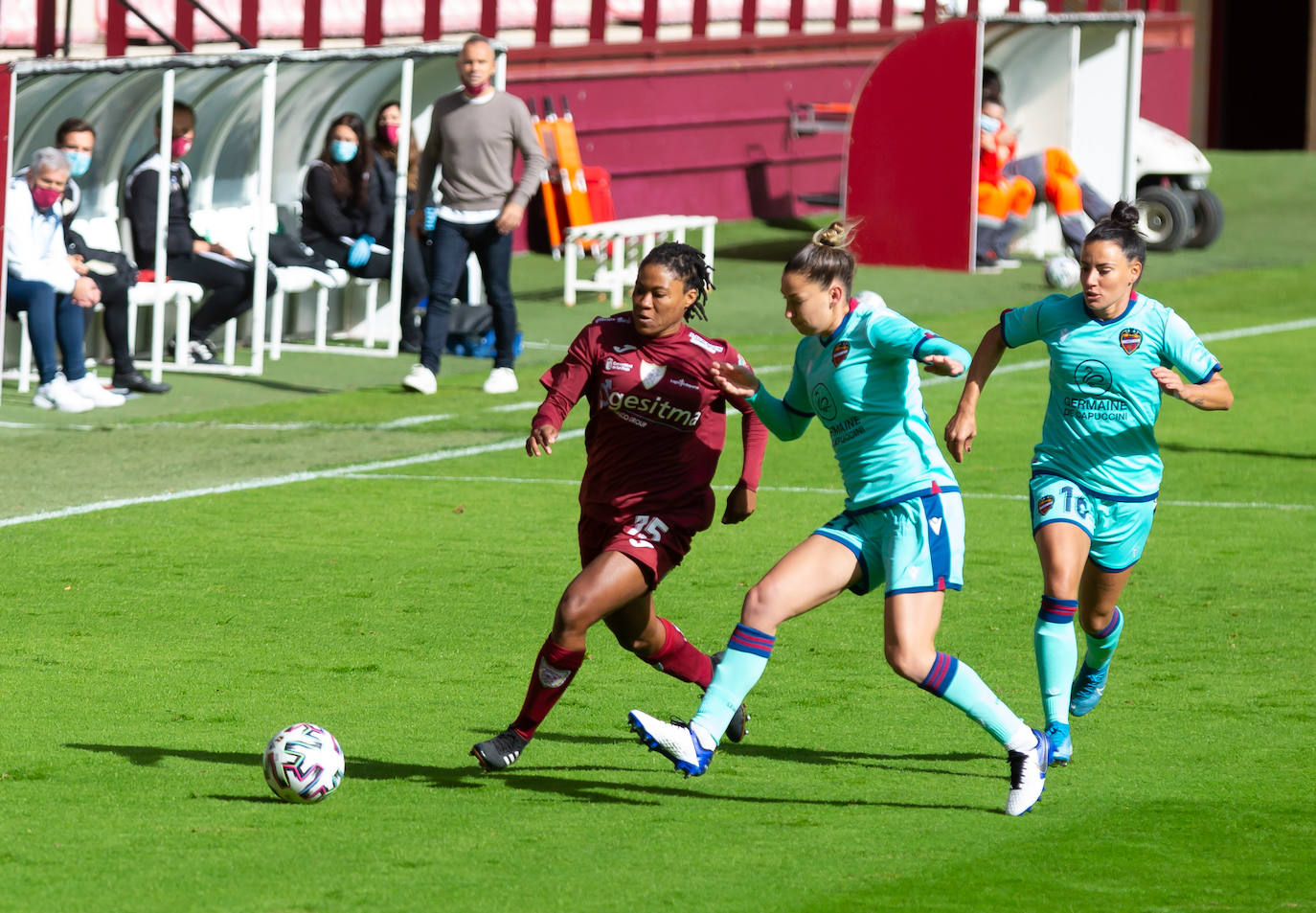 Las riojanas abrieron la Primera Iberdrola en Las Gaunas perdiendo ante el Levante