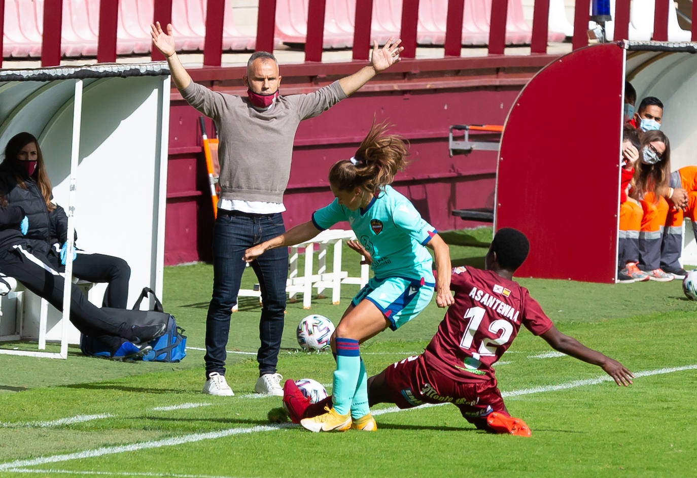 Las riojanas abrieron la Primera Iberdrola en Las Gaunas perdiendo ante el Levante