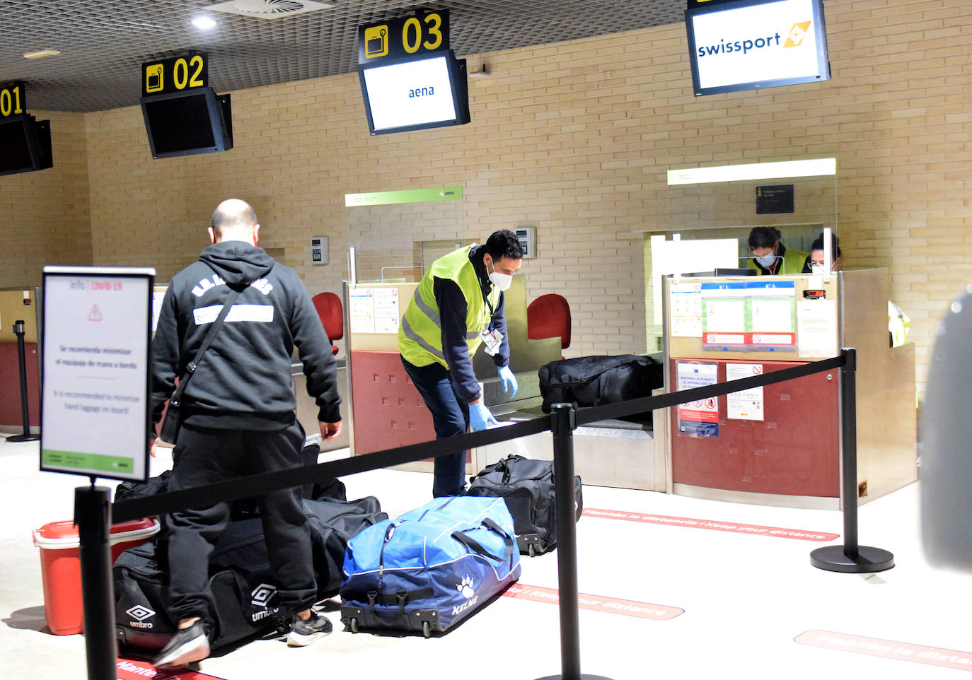 La expedición blanquirroja ha partido esta mañana desde el aeropuerto riojano rumbo a Gran Canaria