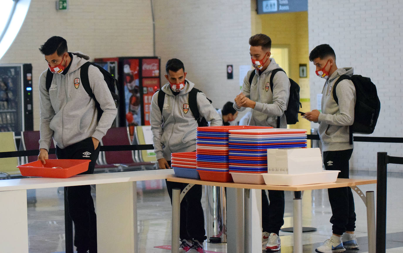 La expedición blanquirroja ha partido esta mañana desde el aeropuerto riojano rumbo a Gran Canaria