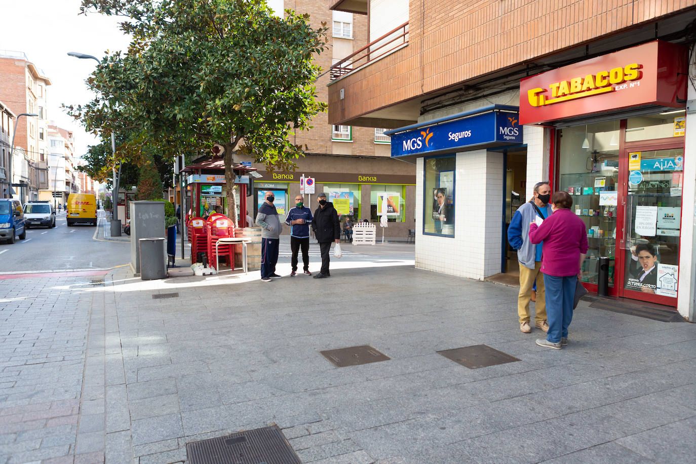 Aunque con cuidado, los ciudadanos vuelven a la normalidad