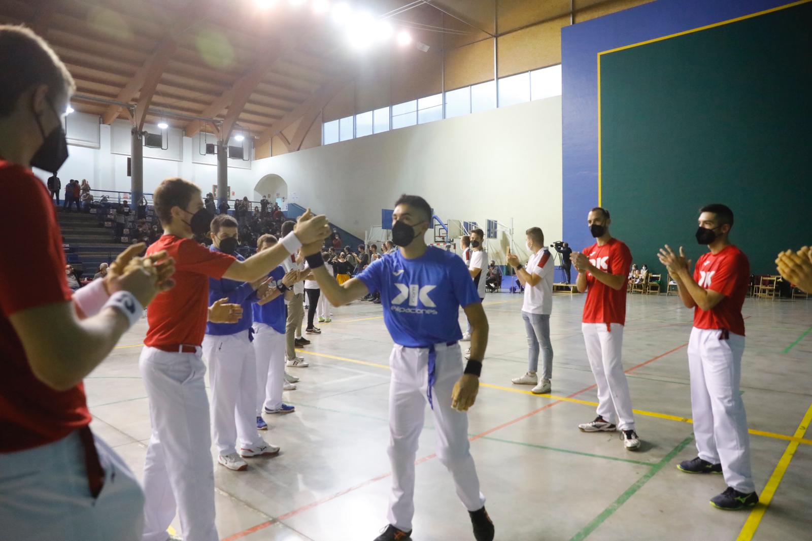 En la localidad riojalteña se ha leído un comunicado a favor del riojano y a sus compañeros despedidos de Baiko