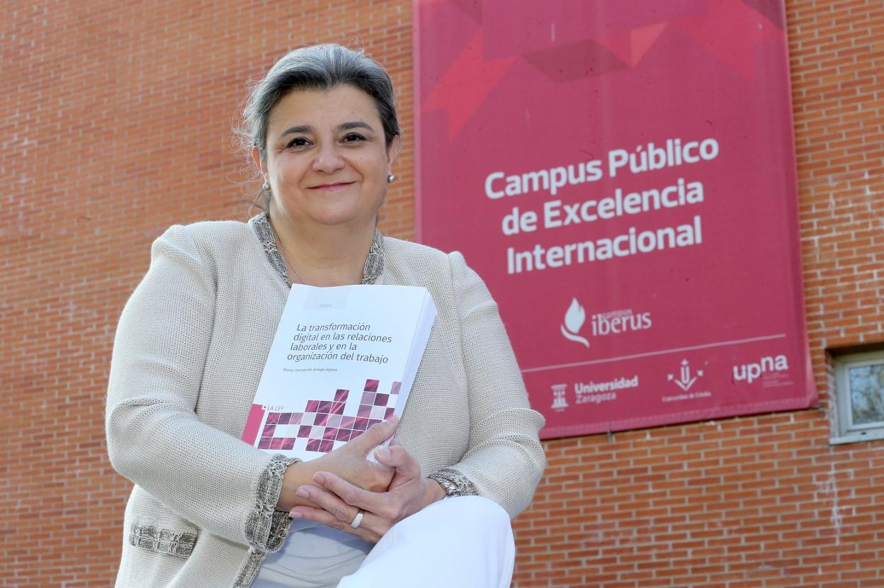 Arruga posa para Diario LA RIOJA en el campus de la Universidad de La Rioja. 