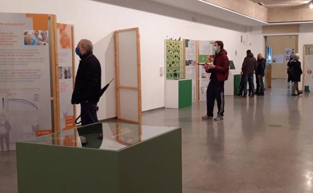 La exposición 'A vivir que son 100 años', inaugurada esta mañana en la Casa de las Ciencias.