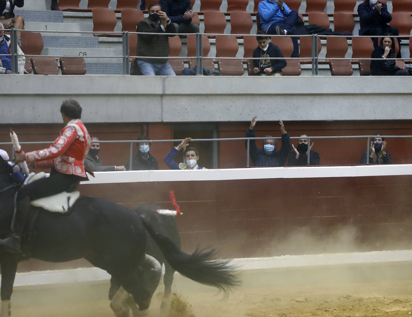 La plaza de toros de Logroño ha acogido la primera corrida de la Gira de la Reconstrucción en la capital riojana