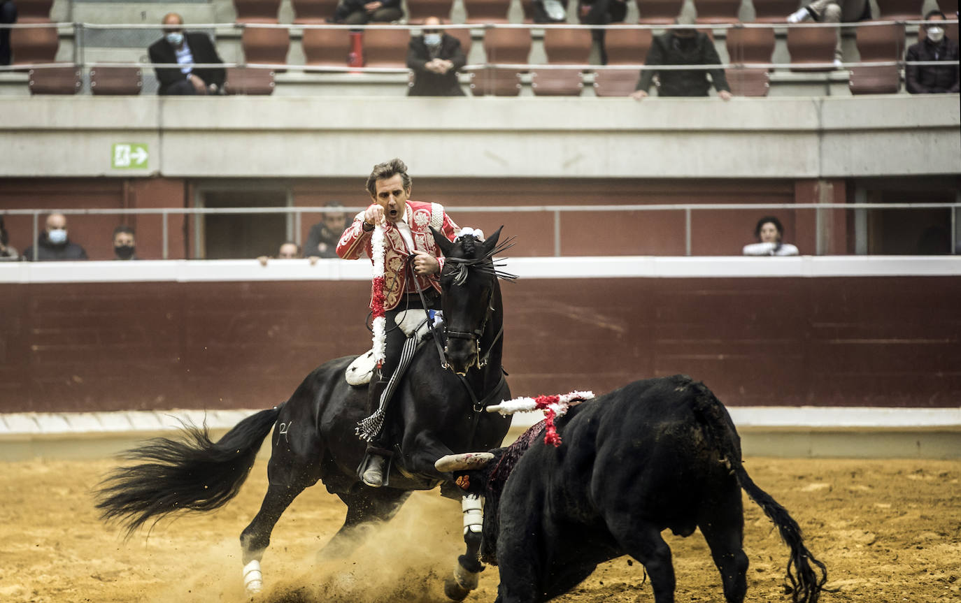 La plaza de toros de Logroño ha acogido la primera corrida de la Gira de la Reconstrucción en la capital riojana