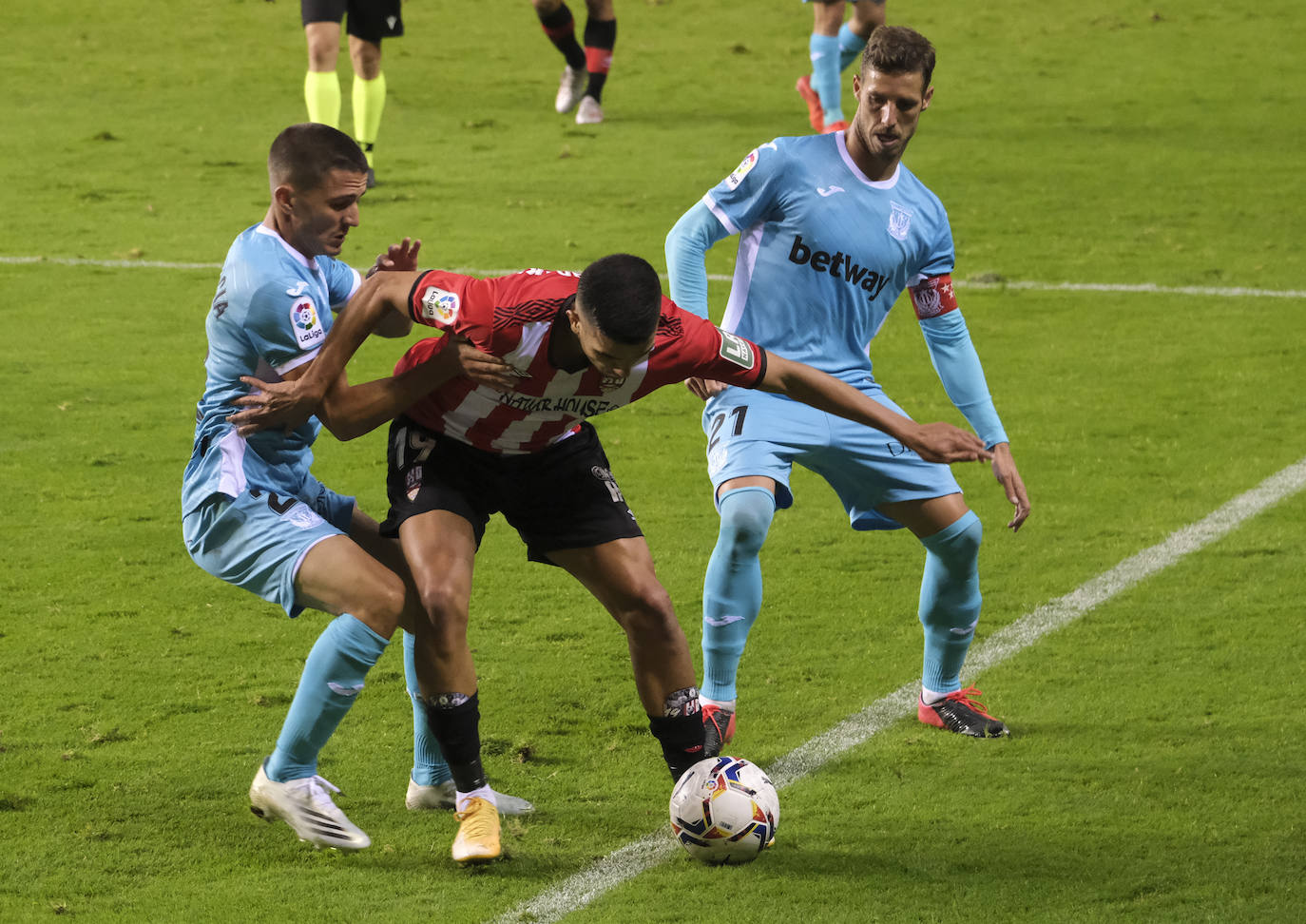 Los blanquirrojos han caído en Las Gaunas por culpa de un gol de Borja Bastón en el minuto 30