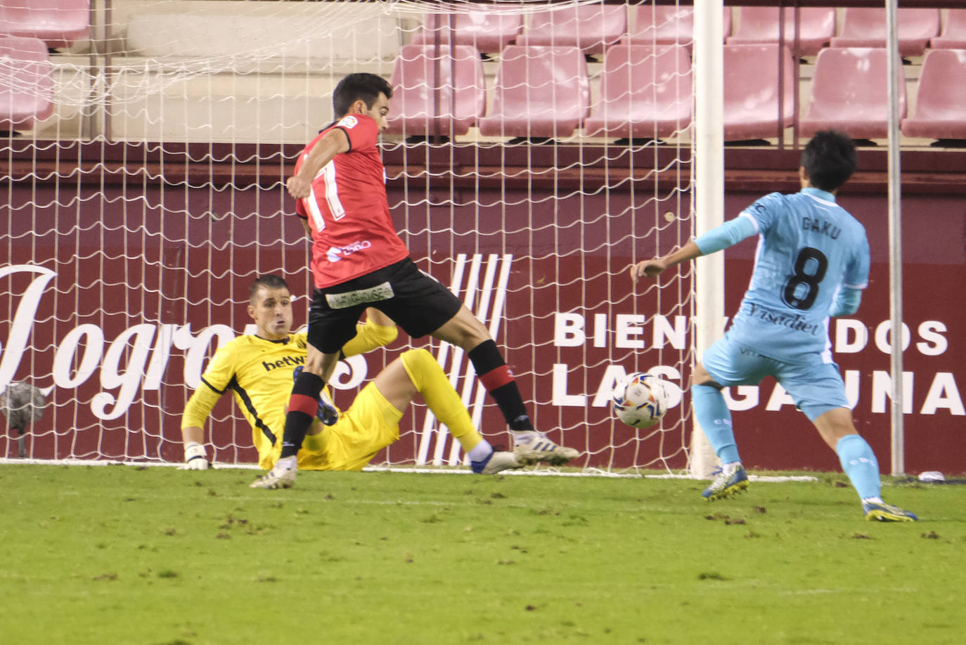 Los blanquirrojos han caído en Las Gaunas por culpa de un gol de Borja Bastón en el minuto 30