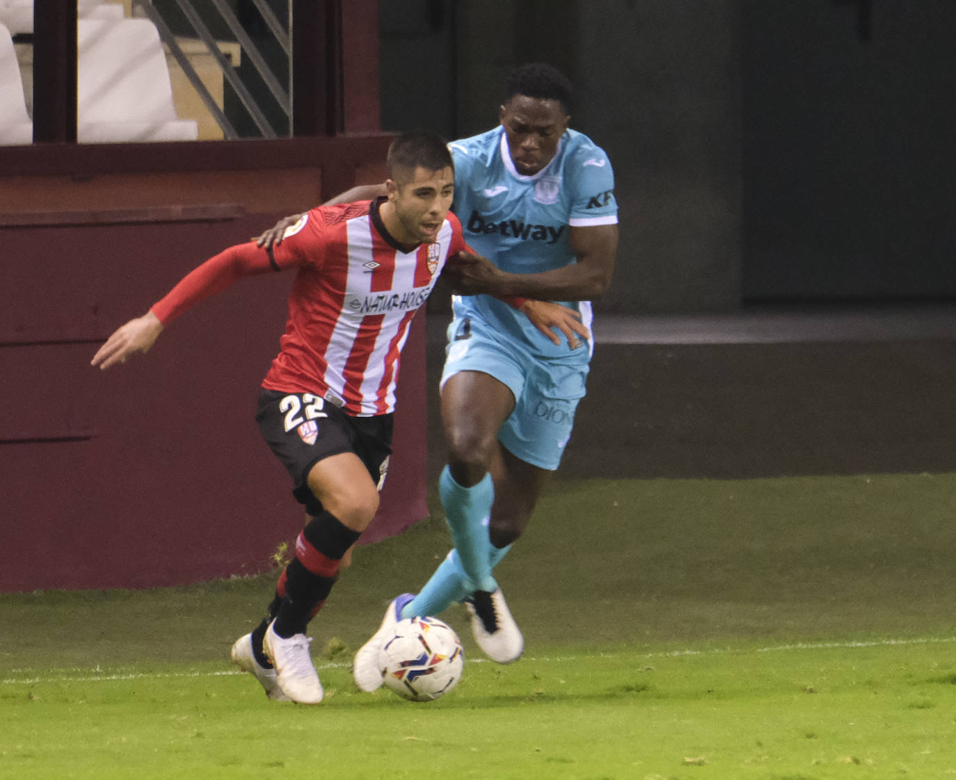 Los blanquirrojos han caído en Las Gaunas por culpa de un gol de Borja Bastón en el minuto 30