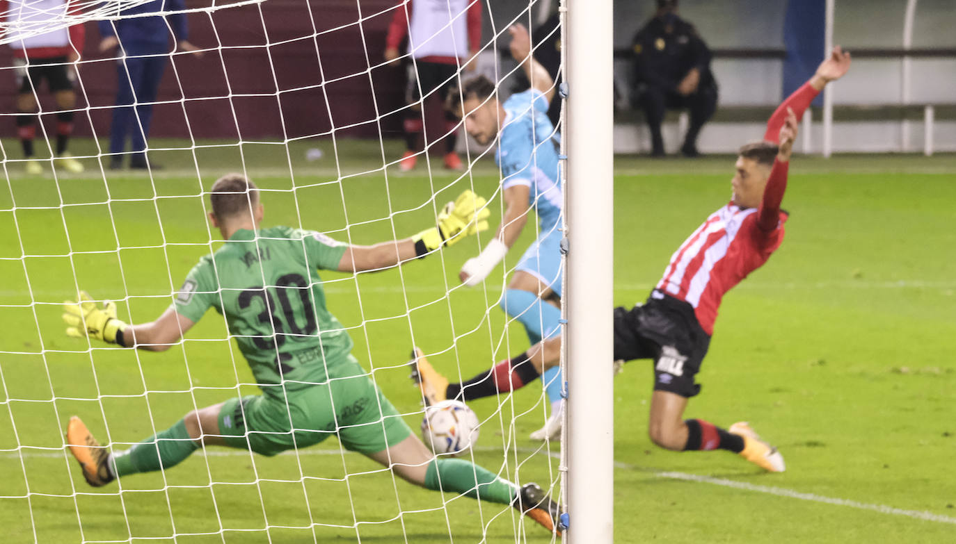 Los blanquirrojos han caído en Las Gaunas por culpa de un gol de Borja Bastón en el minuto 30