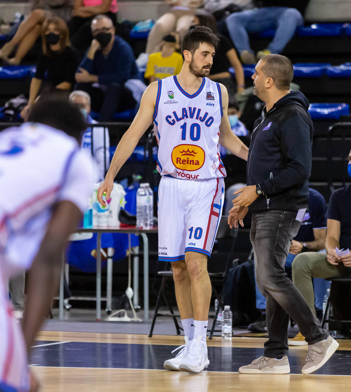 Los riojanos sucumbieron en el tramo final del duelo