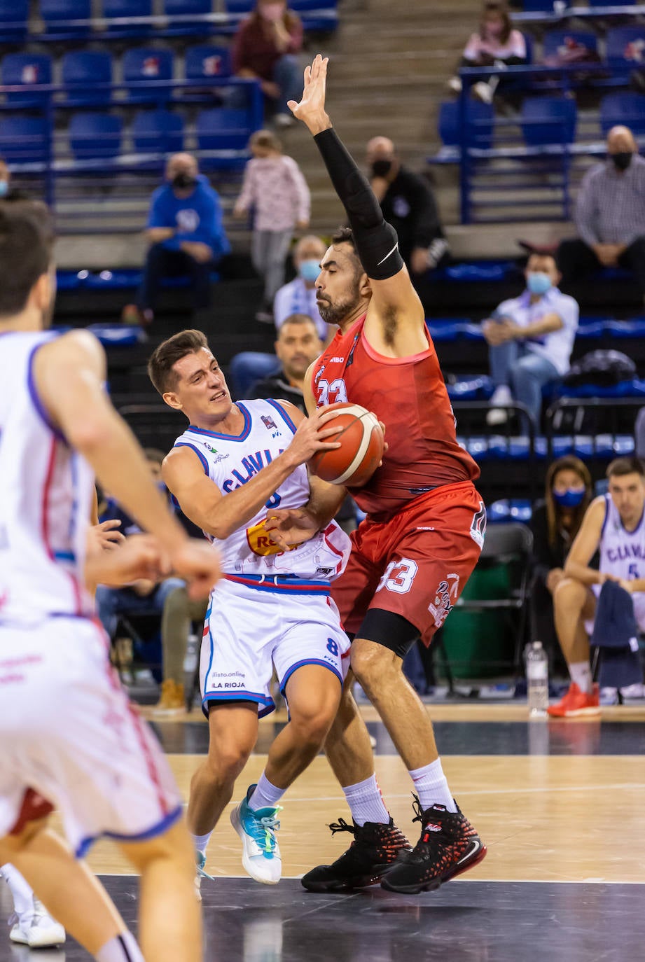 Los riojanos sucumbieron en el tramo final del duelo