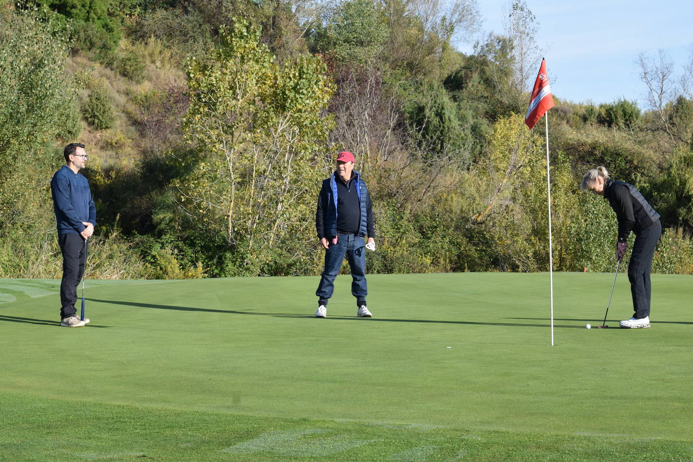 Los participantes en el Torneo de Golf Carlos Moro disfrutaron de un gran día de juego El Campo de Logroño.