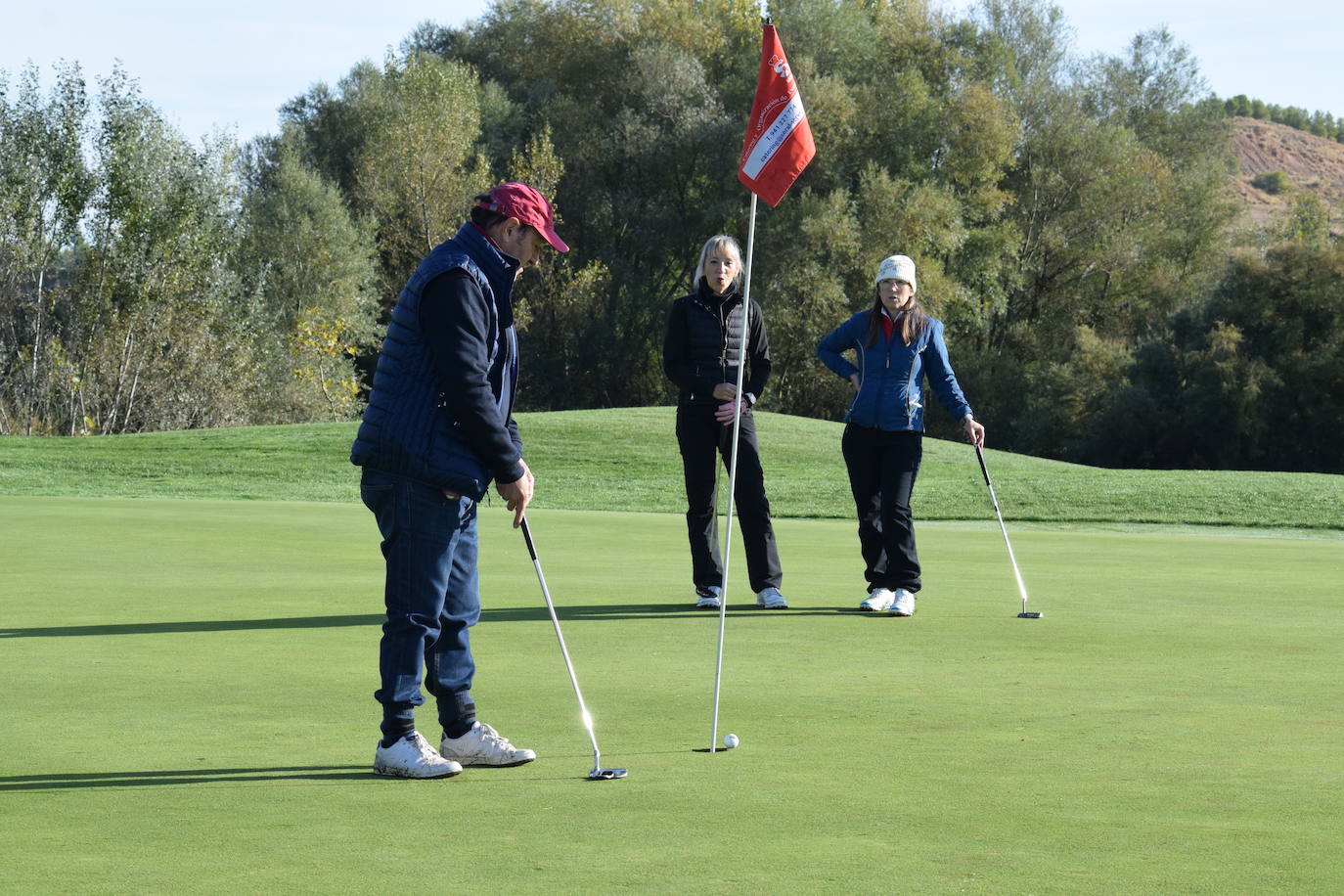 Los participantes en el Torneo de Golf Carlos Moro disfrutaron de un gran día de juego El Campo de Logroño.