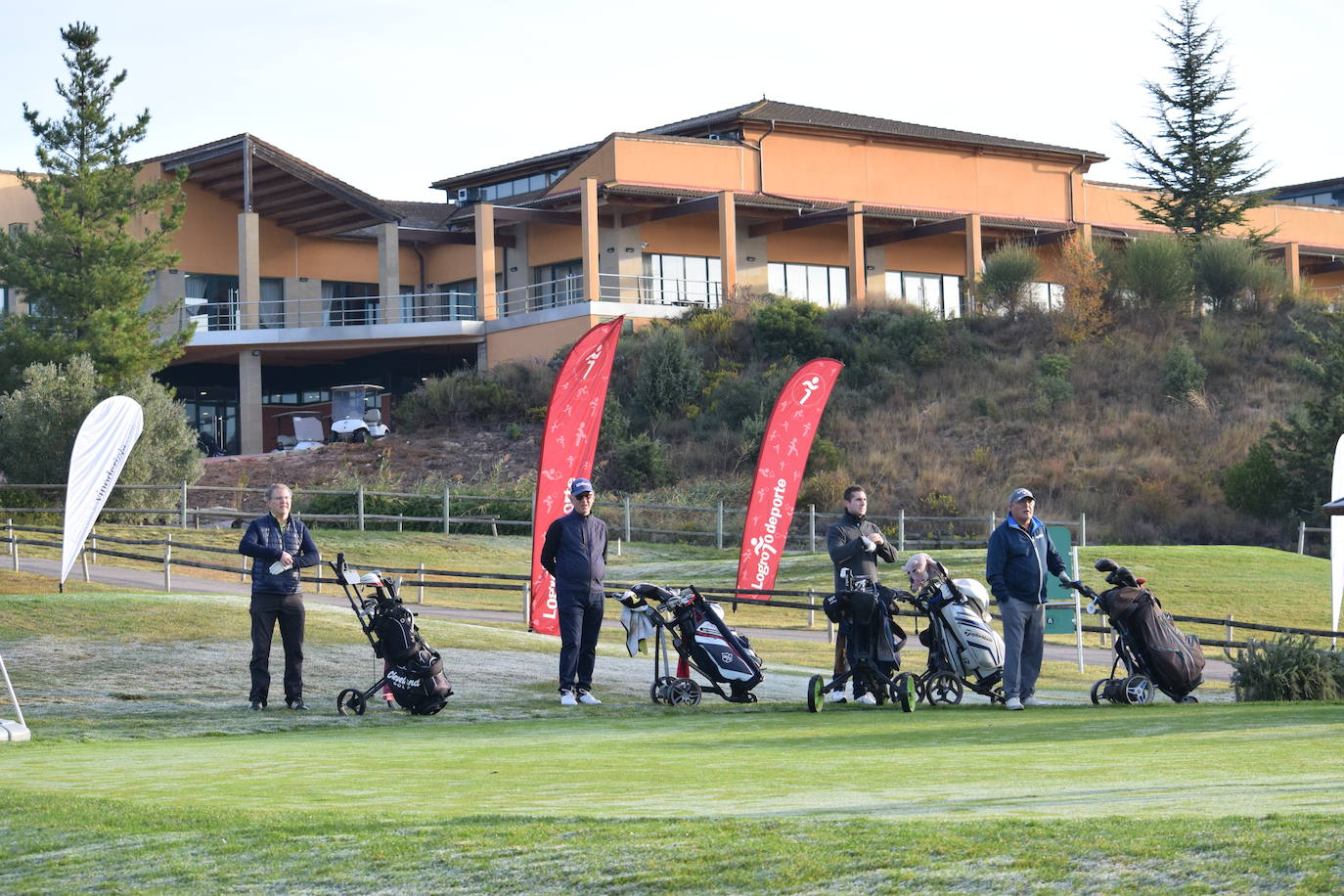 Los participantes en el Torneo de Golf Carlos Moro disfrutaron de un gran día de juego El Campo de Logroño.