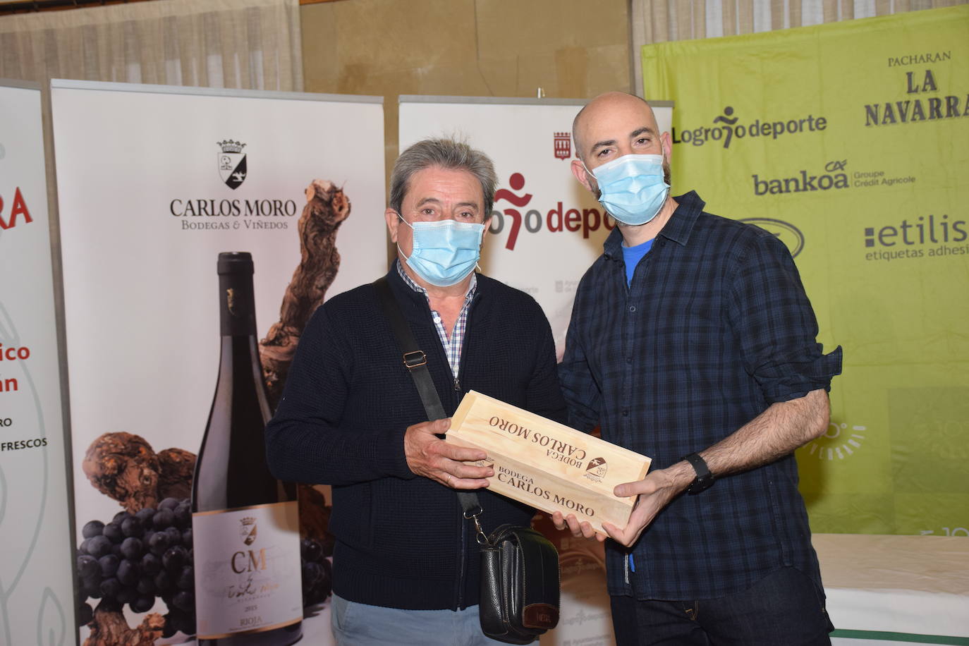 Los ganadores del Torneo de Bodegas Carlos Moro, de la Liga de Golf y Vino, recibieron sus premios.