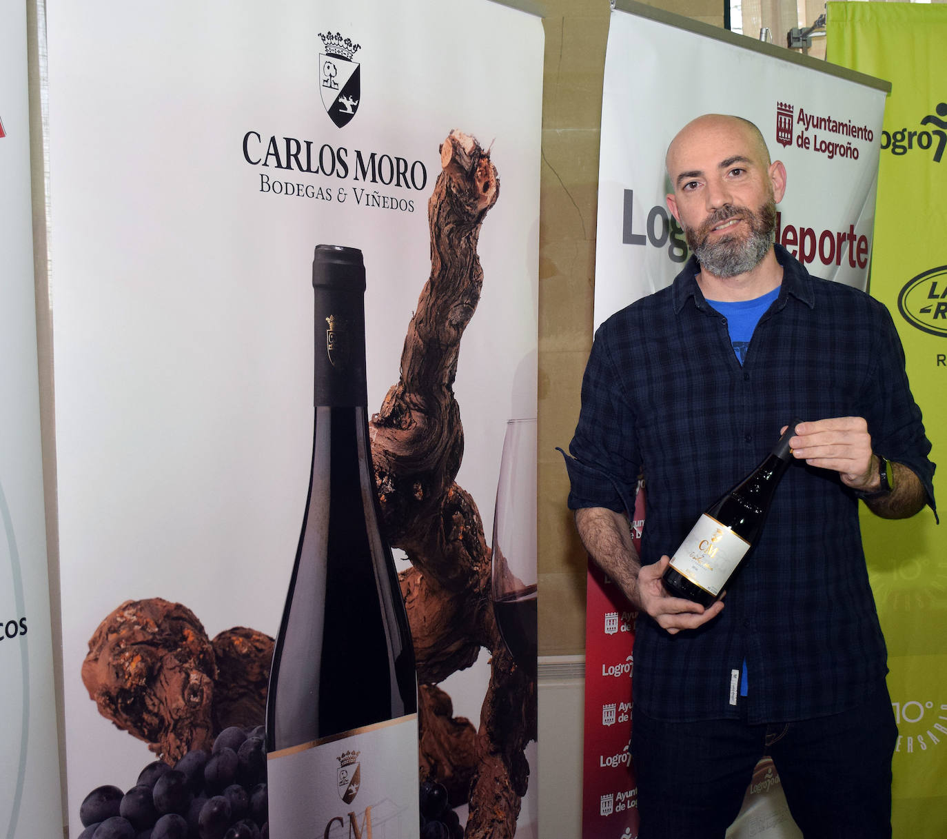 Los ganadores del Torneo de Bodegas Carlos Moro, de la Liga de Golf y Vino, recibieron sus premios.