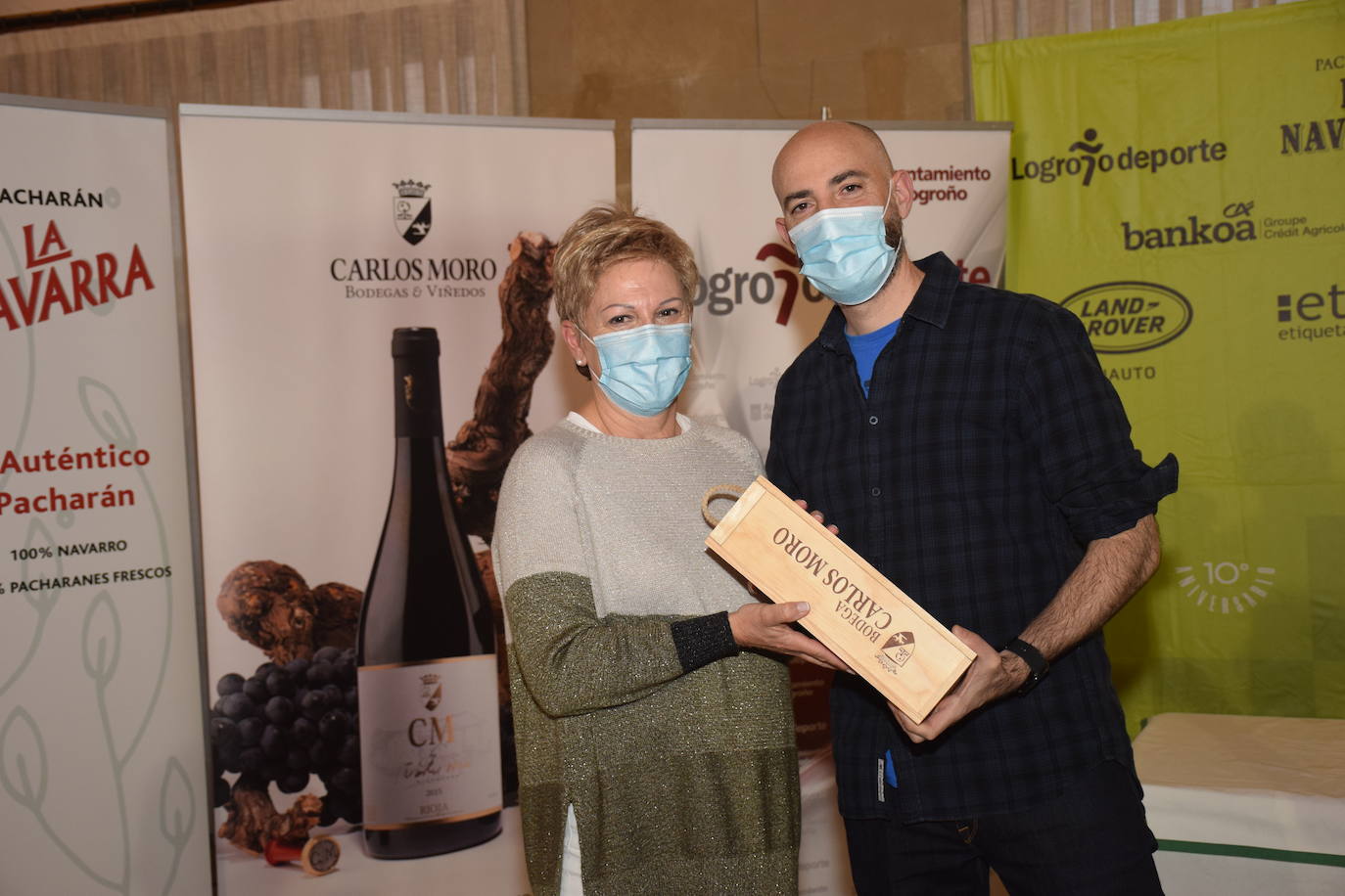 Los ganadores del Torneo de Bodegas Carlos Moro, de la Liga de Golf y Vino, recibieron sus premios.