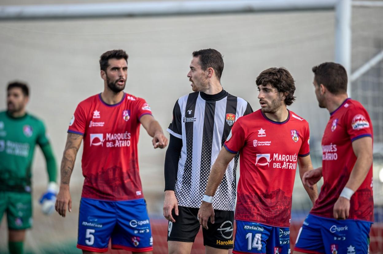 Santamaría ordena su defensa en El Mazo. 