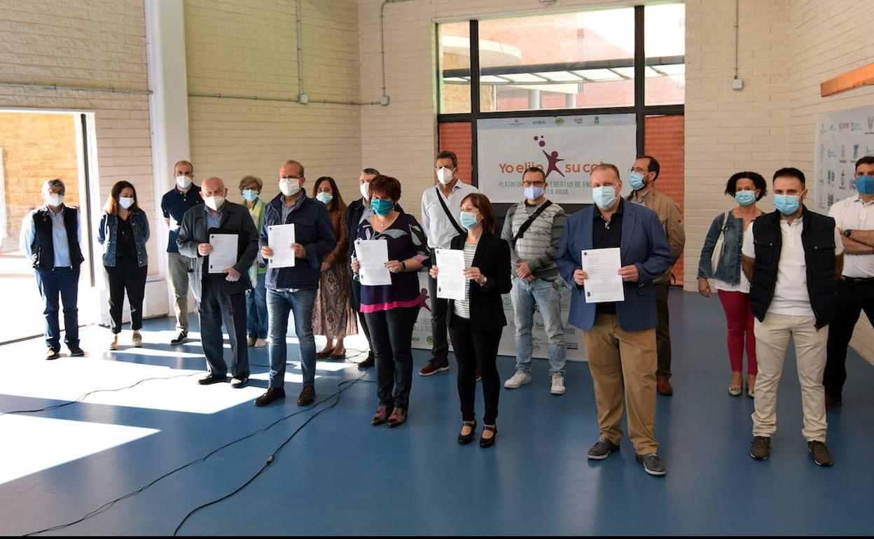 Los miembros de la Plataforma por la Libertad de Enseñanza en La Rioja, en una rueda de prensa ofrecida este año. 