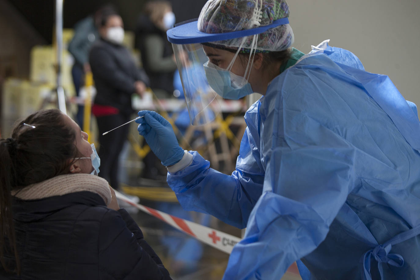 El cribado que se está realizando en Logroño para detecar asintomáticos por COVID-19 está generando largas colas desde el pasado viernes.