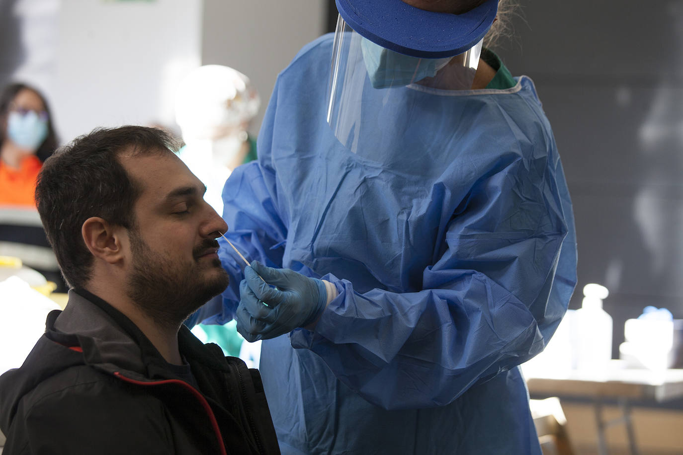 El cribado que se está realizando en Logroño para detecar asintomáticos por COVID-19 está generando largas colas desde el pasado viernes.