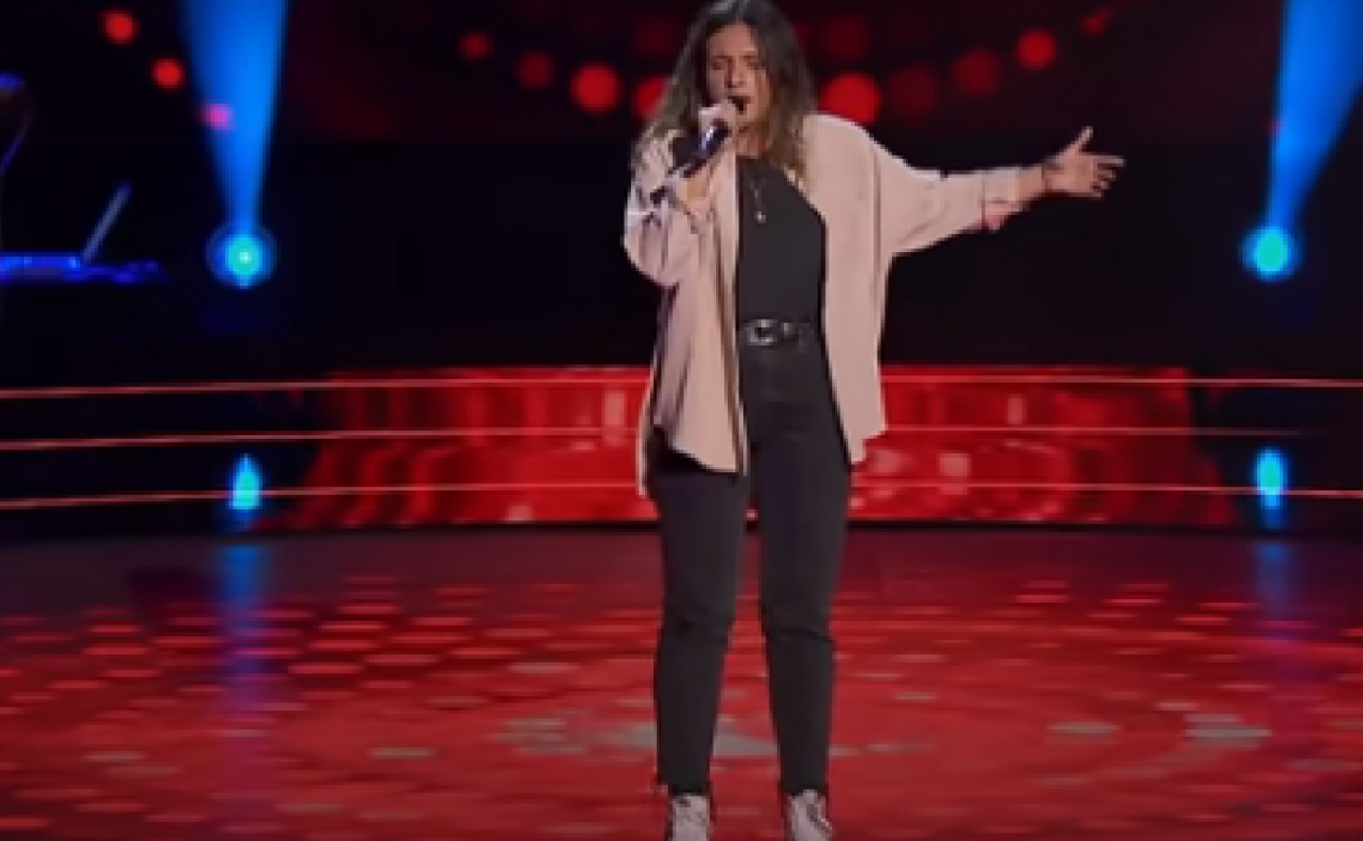 Carlota Palacios, durante su primera actuación en la audición a ciegas de 'La Voz'.