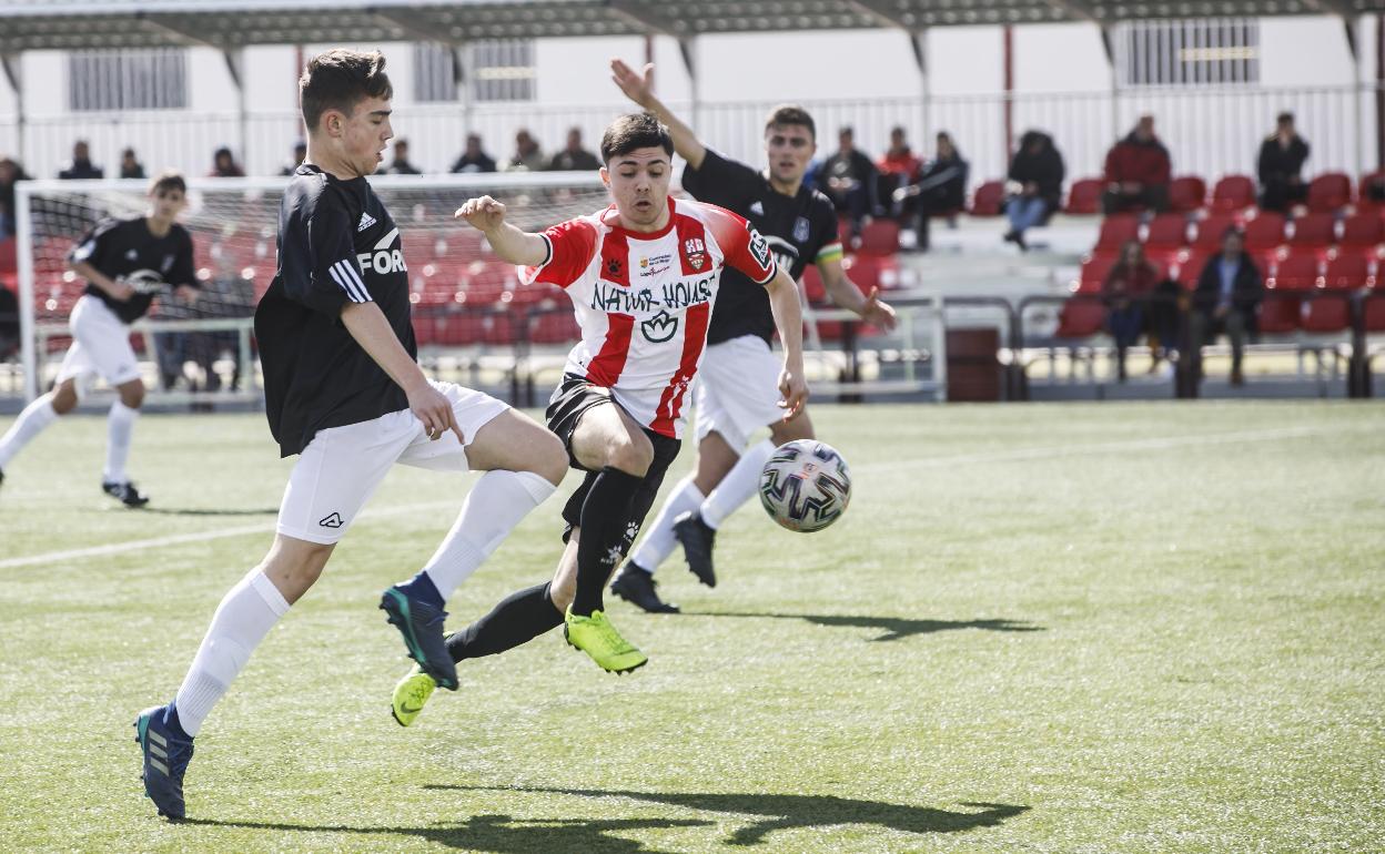 Partido entre la UD Logroñés y el Valvanera de la pasada temporada. r