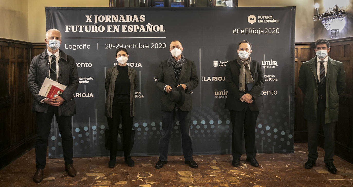 El escritor ha inaugurado las jornadas en Logroño en una charla que ha tenido lugar en el Círculo Logroñés