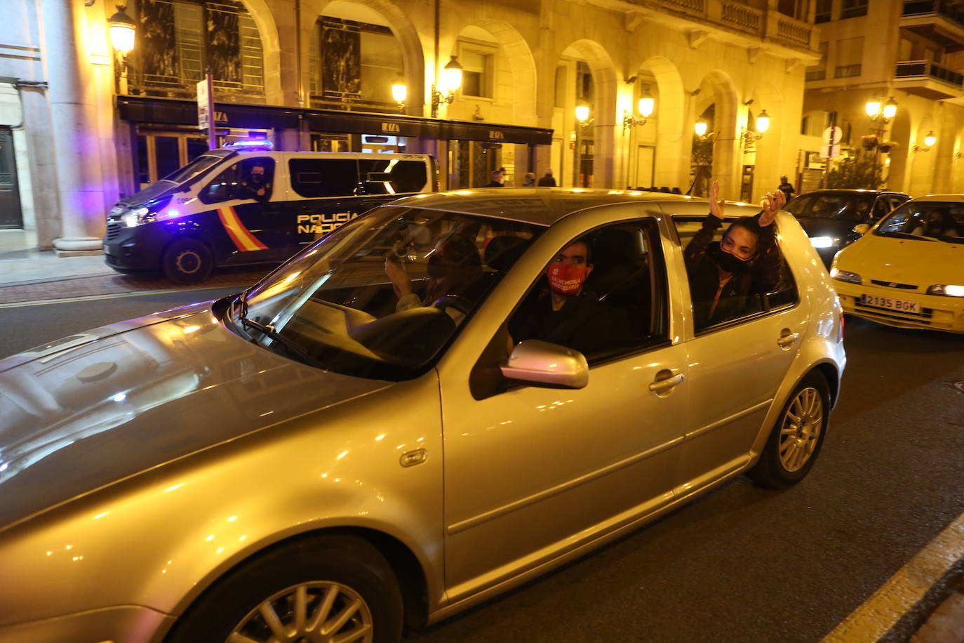 Al grito de «queremos trabajar» han recorrido el centro de Logroño.