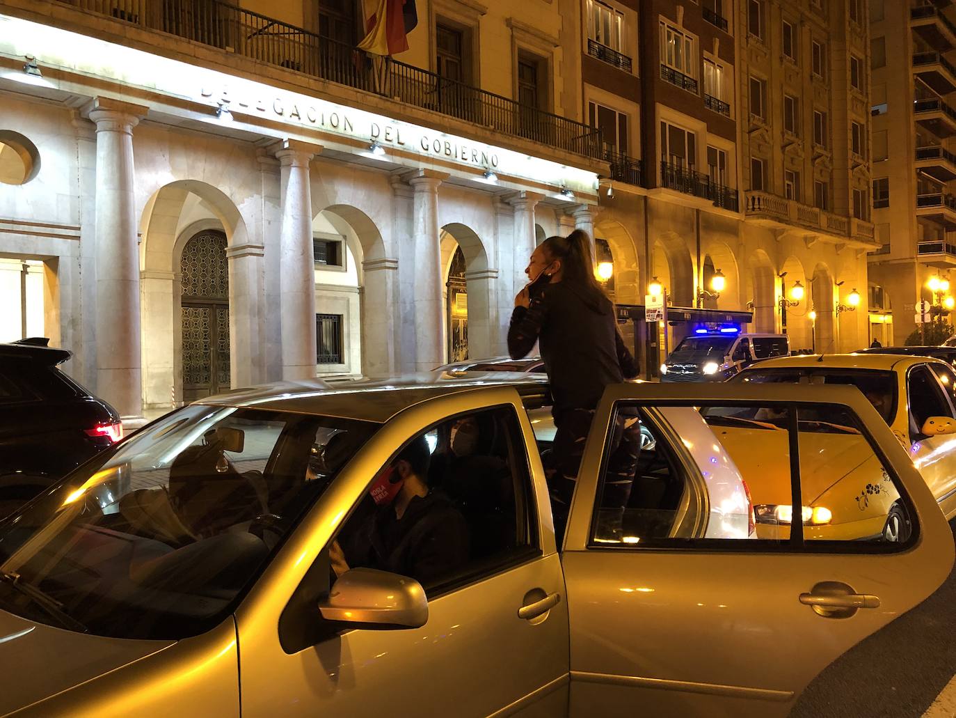 Al grito de «queremos trabajar» han recorrido el centro de Logroño.