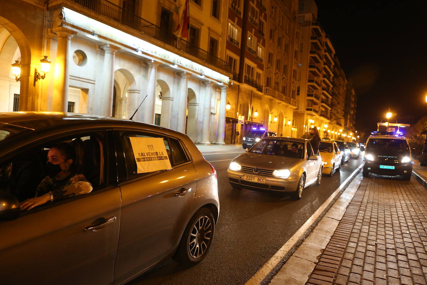 Al grito de «queremos trabajar» han recorrido el centro de Logroño.