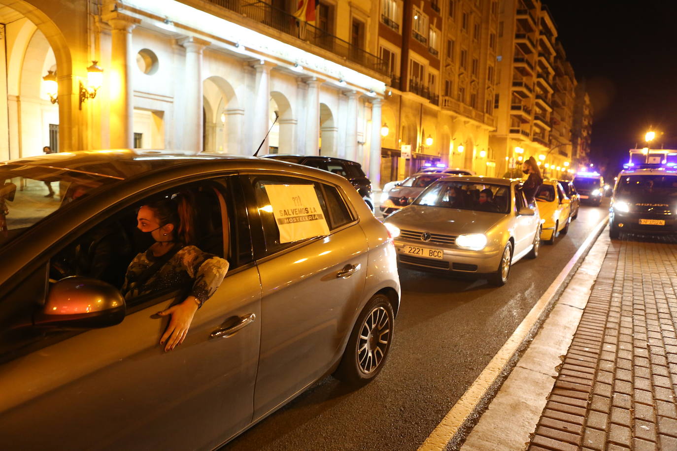 Al grito de «queremos trabajar» han recorrido el centro de Logroño.