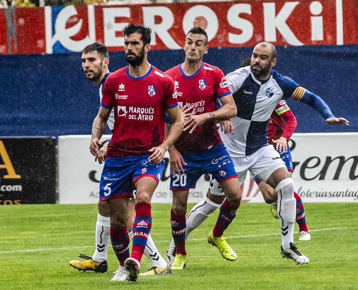 Santamaría y Nierga, ante el Ebro. 