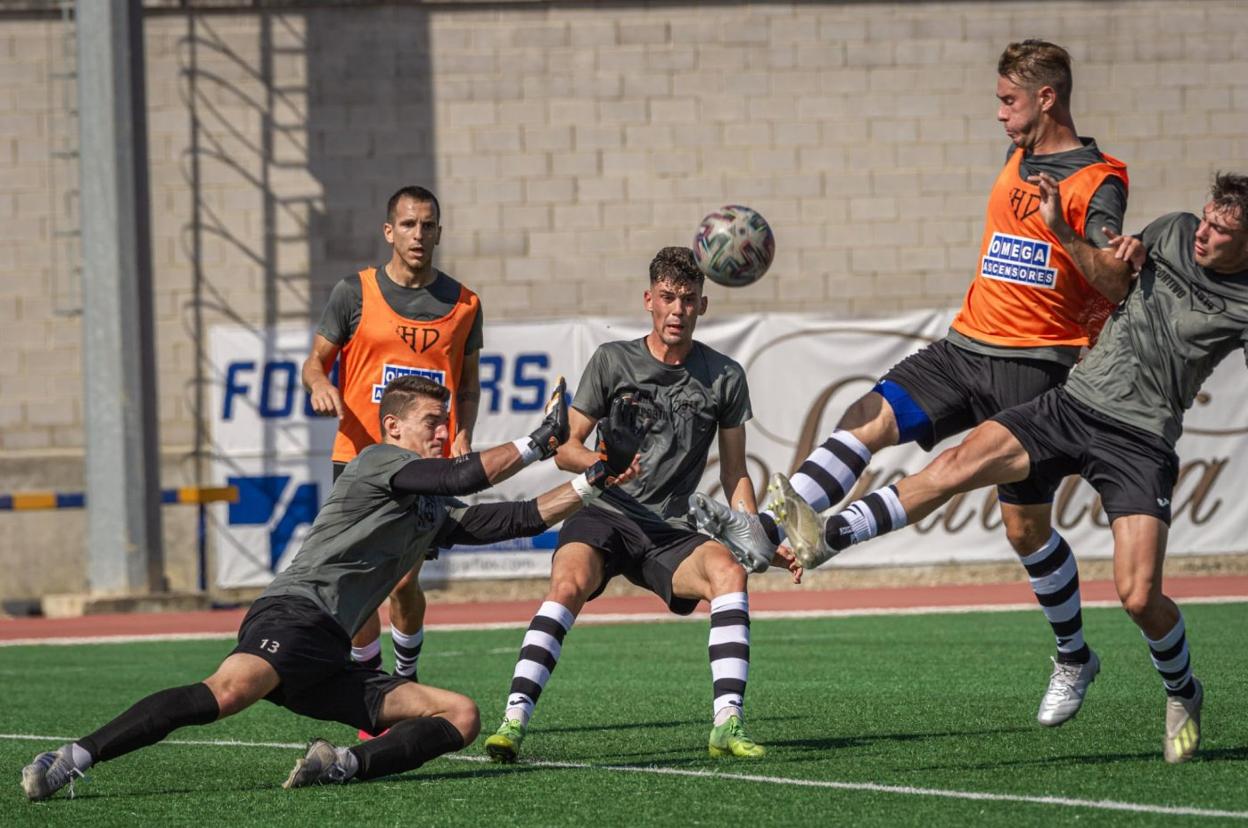 Imagen de archivo de un entrenamiento del Haro Deportivo en El Mazo. 